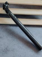 Cốt yên Pro PLT SB25, size 31.6mm, chất liệu Carbon dài 400mm (Hàng không hộp)