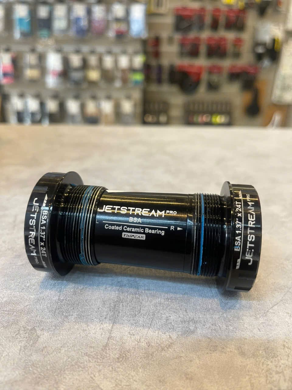 BBBSA(BB4Y-001) (Hàng cũ) Trục giữa BB TRIPEAK BB BSA cho hệ 3 giò 3in1, bạc đạn ceramic G3 coated bearing - Ảnh 1