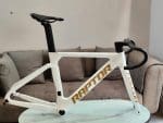 Khung sườn xe đạp Raptor Falcon , màu trắng, size XS
