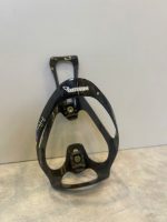 Gọng bình nước bằng chất liệu carbon, nhiều thương hiệu - lấy bình chính giữa MID (Mẫu 2),hàng không hộp - Ảnh 2