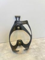 Gọng bình nước bằng chất liệu carbon, nhiều thương hiệu - lấy bình chính giữa MID (Mẫu 2),hàng không hộp - Ảnh 5